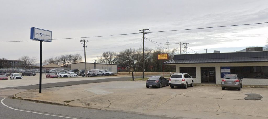 Pole sign, Henryetta, Oklahoma